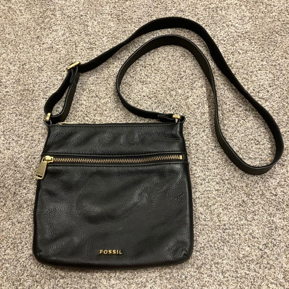 Fossil Voyager Black Pebbled Leather Crossbody Bag Gold Hardware Slim Messenger